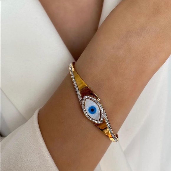 Evil eye accessories brand new . Buy 2 for 50$ and I ll do free shipping. - Picture 3 of 5